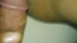 اثنين من الفتيات يتناوبون القفز على صديقها فلم سكسي مدبلج الديك