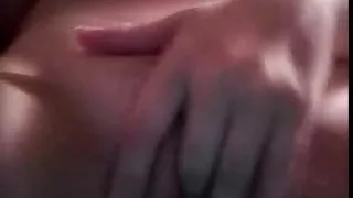 ثلاث حلمات افلام للكبار سكسي مع الشعر الأسود على ركبتيها مص رجل أسود