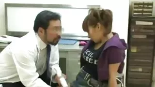شابة سمراء افلام للكبار سكسي تمتص الديك الرجل ، يلعق بوسها وبعد ذلك يمارس الجنس بعنف