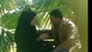 سمح سمر بتصوير المقربة كرجل يتقيأ على سكسي مترجم كامل وجهها